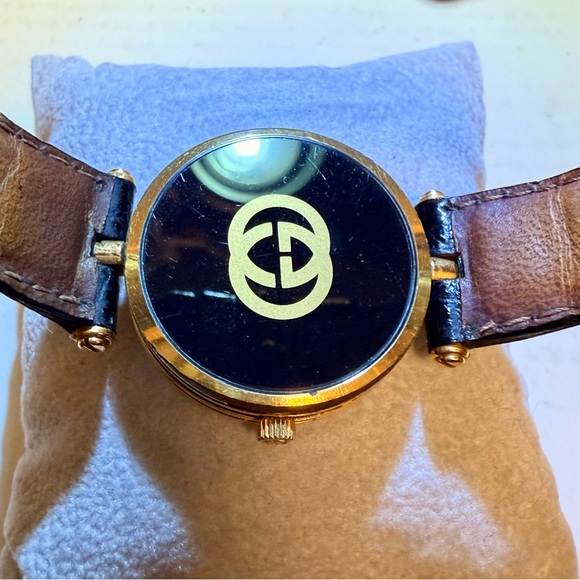 Gucci Men's Watch with Black Dial and Gold Detailing - Picture 2 of 3